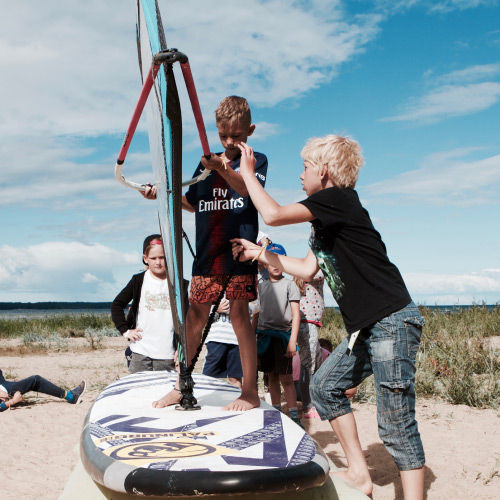 Fansurf Laager on omadustelt surfilaager, lastelaager ja linnalaager